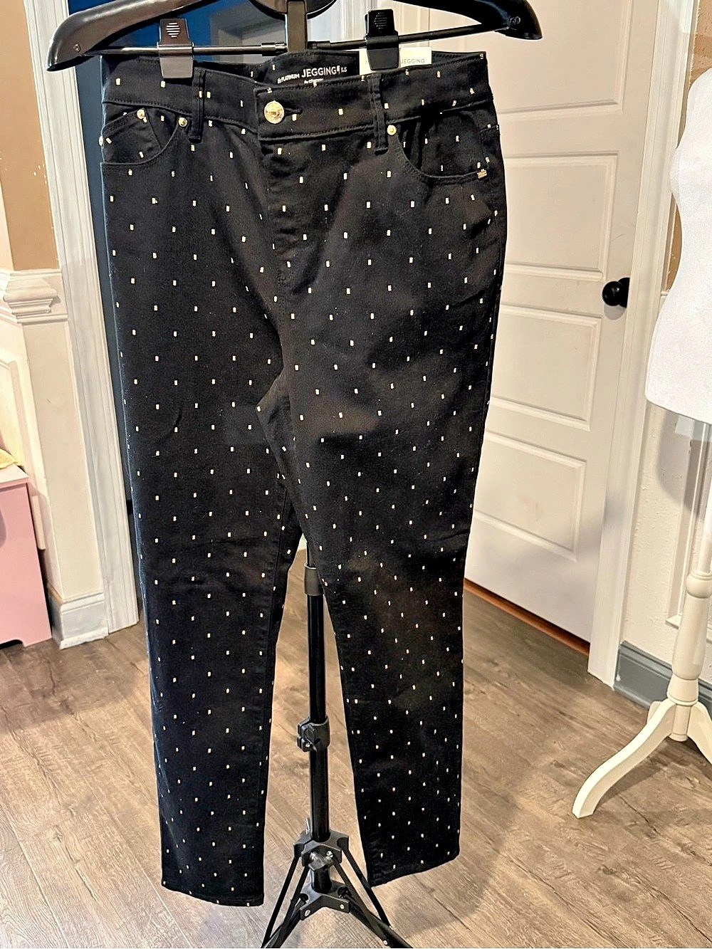 chico’s platinum jegging black gold dot pants